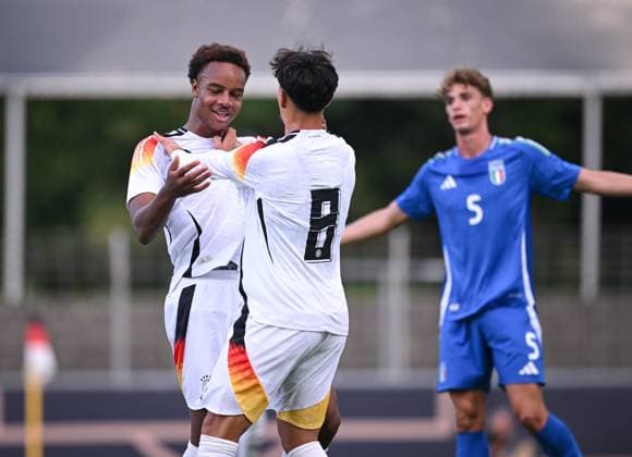 Fussball U 20 Test -Laenderspiel in Reutlingen 09.09.2025 Deutschland - Italien JUBEL Deutschland; Torschuetze zum 1-0 Assan Ouedraogo (li) und Laurin Ulrich (Mitte)