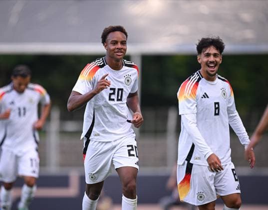 Fussball U 20 Test -Laenderspiel in Reutlingen 09.09.2025 Deutschland - Italien JUBEL Deutschland; Torschuetze zum 1-0 Assan Ouedraogo (li) und Laurin Ulrich (re)