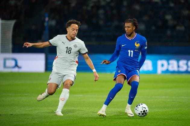 FOOTBALL : France vs Islande - Paris - 09 09 2025 Michael Olise ( 11 - France ) and Mikael Anderson ( 18 - Iceland ) during the European Qualifying round match between France and Iceland at Parc des Princes on September 09, 2025 in Paris, France. ( Photo by Federico Pestellini PsnewZ ) - Parc des PrincesFrance  Copyright: xFedericoxPestellinix