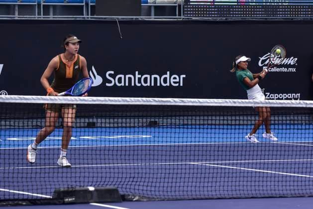 WTA, Tennis Damen GUADALAJARA 250 OPEN WTA GUADALAJARA 250 OPEN BARTUNKOVA KASINTSEVA SANTAMARIA TANG 09092025 GUADALAJARA, JALISCO. Action photo of Sabrina Santamaria and Quianhui Tang, during day 2 the WTA Guadalajara 250 Open, held at the Centro Panamericano de Tenis of Guadalajara, Jalisco, Mexico. Foto de accion de Sabrina Santamaria y Quianhi Tang, durante el dia 2 del WTA Guadalajara 250 Open, celebrado en el Centro Panamericano de Tenis de Guadalajara, Jalisco, Mexico PHOTO BY IMAGENSHOP AGENCIA FOTOGRAFICA GUADALAJARA JALISCO MEXICO Copyright: xIMAGENSHOPxAGENCIAxFOTOGRAFICAx
