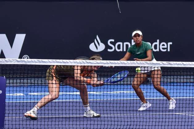 WTA, Tennis Damen GUADALAJARA 250 OPEN WTA GUADALAJARA 250 OPEN BARTUNKOVA KASINTSEVA SANTAMARIA TANG 09092025 GUADALAJARA, JALISCO. Action photo of Sabrina Santamaria and Quianhui Tang, during day 2 the WTA Guadalajara 250 Open, held at the Centro Panamericano de Tenis of Guadalajara, Jalisco, Mexico. Foto de accion de Sabrina Santamaria y Quianhi Tang, durante el dia 2 del WTA Guadalajara 250 Open, celebrado en el Centro Panamericano de Tenis de Guadalajara, Jalisco, Mexico PHOTO BY IMAGENSHOP AGENCIA FOTOGRAFICA GUADALAJARA JALISCO MEXICO Copyright: xIMAGENSHOPxAGENCIAxFOTOGRAFICAx