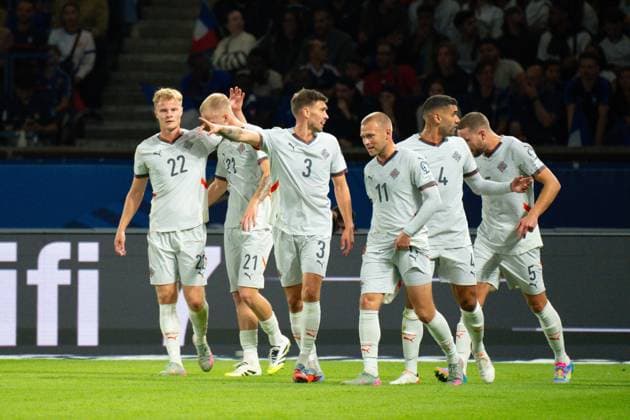 FOOTBALL : France vs Islande - Paris - 09 09 2025 Andri Gudjohnsen ( 22 - Iceland ) celebrates with teammates during the European Qualifying round match between France and Iceland at Parc des Princes on September 09, 2025 in Paris, France. ( Photo by Federico Pestellini PsnewZ ) - Parc des PrincesFrance  Copyright: xFedericoxPestellinix