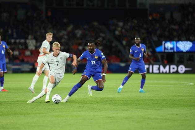 Football France Islande PHOTOPQR LE PARISIEN Olivier Arandel ; Paris ; 09 09 2025 ; Paris, France Parc des Princes Mardi 9 septembre 2025 Sports Football Équipe de France de football Éliminatoires de la zone Europe pour la Coupe du monde de football 2026 France - Islande - Manu Koné et Hakon Arnar Haraldsson LP Olivier Arandel Saint Denis, France, sept 9th 2025. Stade de France. Soccer. France - Iceland: World Cup qualifying match