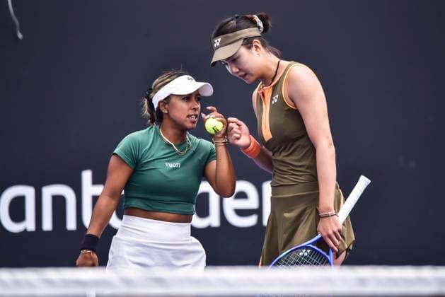 WTA, Tennis Damen GUADALAJARA 250 OPEN WTA GUADALAJARA 250 OPEN BARTUNKOVA KASINTSEVA SANTAMARIA TANG 09092025 GUADALAJARA, JALISCO. Action photo of Sabrina Santamaria and Quianhui Tang, during day 2 the WTA Guadalajara 250 Open, held at the Centro Panamericano de Tenis of Guadalajara, Jalisco, Mexico. Foto de accion de Sabrina Santamaria y Quianhi Tang, durante el dia 2 del WTA Guadalajara 250 Open, celebrado en el Centro Panamericano de Tenis de Guadalajara, Jalisco, Mexico PHOTO BY IMAGENSHOP AGENCIA FOTOGRAFICA GUADALAJARA JALISCO MEXICO Copyright: xIMAGENSHOPxAGENCIAxFOTOGRAFICAx
