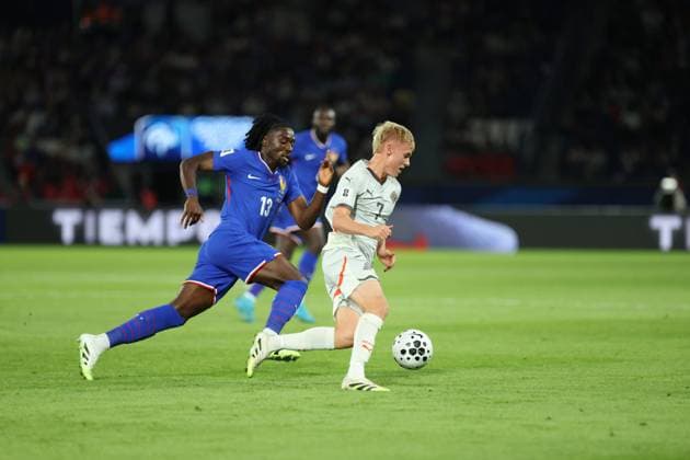 Football France Islande PHOTOPQR LE PARISIEN Olivier Arandel ; Paris ; 09 09 2025 ; Paris, France Parc des Princes Mardi 9 septembre 2025 Sports Football Équipe de France de football Éliminatoires de la zone Europe pour la Coupe du monde de football 2026 France - Islande - Manu Koné et Hakon Arnar Haraldsson LP Olivier Arandel Saint Denis, France, sept 9th 2025. Stade de France. Soccer. France - Iceland: World Cup qualifying match