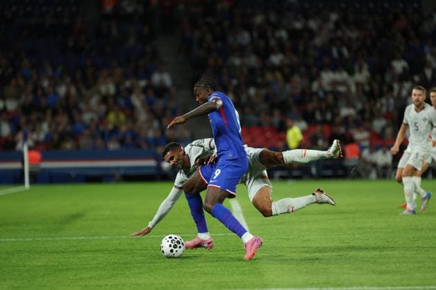 Football France Islande PHOTOPQR LE PARISIEN Olivier Arandel ; Paris ; 09 09 2025 ; Paris, France Parc des Princes Mardi 9 septembre 2025 Sports Football Équipe de France de football Éliminatoires de la zone Europe pour la Coupe du monde de football 2026 France - Islande - Marcus Thuram et Victor Palsson LP Olivier Arandel Saint Denis, France, sept 9th 2025. Stade de France. Soccer. France - Iceland: World Cup qualifying match