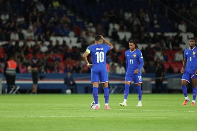 Football France Islande PHOTOPQR LE PARISIEN Olivier Arandel ; Paris ; 09 09 2025 ; Paris, France Parc des Princes Mardi 9 septembre 2025 Sports Football Équipe de France de football Éliminatoires de la zone Europe pour la Coupe du monde de football 2026 France - Islande - Déception des bleus à la suite de l ouverture du score de l Islande. Kylian Mbappé, Michael Olise LP Olivier Arandel Saint Denis, France, sept 9th 2025. Stade de France. Soccer. France - Iceland: World Cup qualifying match