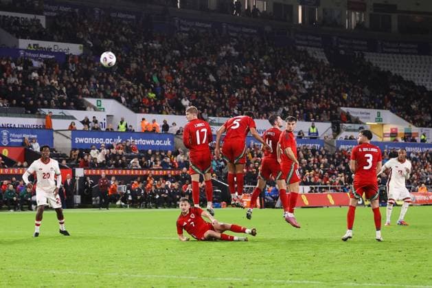 Wales v Canada 09 September 2025, Swansea - International Friendly, Länderspiel, Nationalmannschaft Football - Wales v Canada - Derek Cornelius of Canada scores their first goal from a free kick - Photo: Jacques Feeney Offside. Swansea UK Copyright: xJacquesxFeeneyx xOffsidexOffside