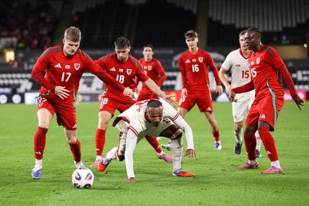 Wales v Canada 09 September 2025, Swansea - International Friendly, Länderspiel, Nationalmannschaft Football - Wales v Canada - Derek Cornelius of Canada is put under pressure by Jordan James of Wales - Photo: Jacques Feeney Offside. Swansea UK Copyright: xJacquesxFeeneyx xOffsidexOffside