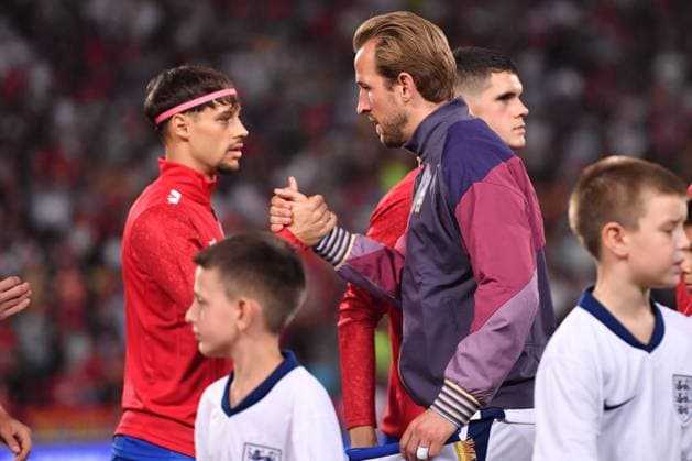 SERBIA vs ENGLAND VELJKO BIRMANCEVIC and HARRY KANE football Serbia vs England FIFA World Cup, WM, Weltmeisterschaft, Fussball qualification match at Rajko Mitic stadium, Belgrade 09.09.2025 Foto: FOOTBALL, SERBIA, ENGLAND, FIFA WORLD CUP QUALIFICATIONS MATCH Beograd Rajko Mitic stadium Serbia Copyright: xMarkoxMetlas xMNxPressx