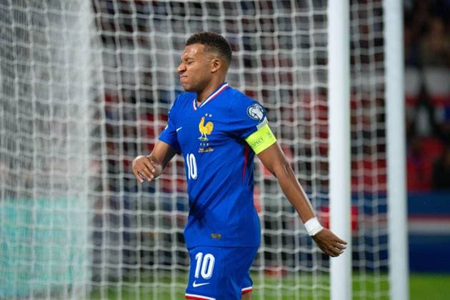 FOOTBALL : France vs Islande - Paris - 09 09 2025 Kylian Mbappe ( 10 - France ) looks dejected during the European Qualifying round match between France and Iceland at Parc des Princes on September 09, 2025 in Paris, France. ( Photo by Federico Pestellini PsnewZ ) - Parc des PrincesFrance  Copyright: xFedericoxPestellinix