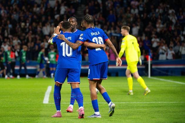 FOOTBALL : France vs Islande - Paris - 09 09 2025 Bradley Barcola ( 20 - France ) celebrates with teammates during the European Qualifying round match between France and Iceland at Parc des Princes on September 09, 2025 in Paris, France. ( Photo by Federico Pestellini PsnewZ ) - Parc des PrincesFrance  Copyright: xFedericoxPestellinix