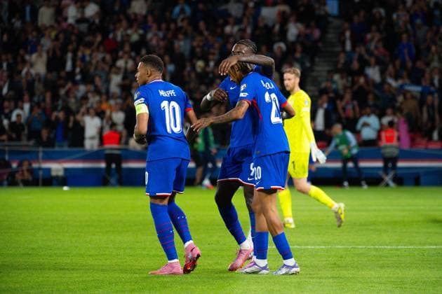 FOOTBALL : France vs Islande - Paris - 09 09 2025 Bradley Barcola ( 20 - France ) celebrates with teammates during the European Qualifying round match between France and Iceland at Parc des Princes on September 09, 2025 in Paris, France. ( Photo by Federico Pestellini PsnewZ ) - Parc des PrincesFrance  Copyright: xFedericoxPestellinix