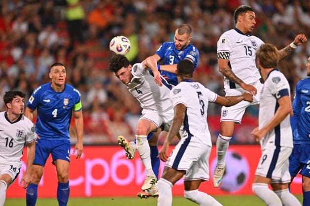SERBIA vs ENGLAND STRAHINJA PAVLOVIC vs DECLAN RICE football Serbia vs England FIFA World Cup, WM, Weltmeisterschaft, Fussball qualification match at Rajko Mitic stadium, Belgrade 09.09.2025 Foto: FOOTBALL, SERBIA, ENGLAND, FIFA WORLD CUP QUALIFICATIONS MATCH Beograd Rajko Mitic stadium Serbia Copyright: xMarkoxMetlas xMNxPressx