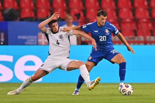 SERBIA vs ENGLAND LAZAR SAMARDZIC vs DECLAN RICE football Serbia vs England FIFA World Cup, WM, Weltmeisterschaft, Fussball qualification match at Rajko Mitic stadium, Belgrade 09.09.2025 Foto: FOOTBALL, SERBIA, ENGLAND, FIFA WORLD CUP QUALIFICATIONS MATCH Beograd Rajko Mitic stadium Serbia Copyright: xMarkoxMetlas xMNxPressx