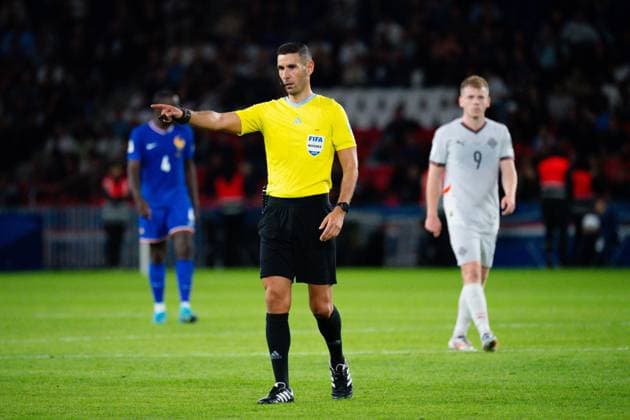 FOOTBALL : France vs Islande - Paris - 09 09 2025 Antonio Nobre ( referee ) during the European Qualifying round match between France and Iceland at Parc des Princes on September 09, 2025 in Paris, France. ( Photo by Federico Pestellini PsnewZ ) - Parc des PrincesFrance  Copyright: xFedericoxPestellinix