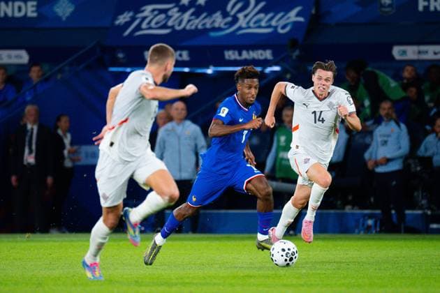FOOTBALL : France vs Islande - Paris - 09 09 2025 Kingsley Coman ( 7 - France ) and Thorir Johann Helgason ( 14 - Iceland ) during the European Qualifying round match between France and Iceland at Parc des Princes on September 09, 2025 in Paris, France. ( Photo by Federico Pestellini PsnewZ ) - Parc des PrincesFrance  Copyright: xFedericoxPestellinix