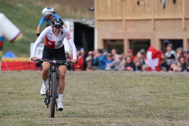 09 09 2025, Zermatt, Valais 2025 UCI Mountain Bike World Championships, Alessandra Keller 4 (SUI), today s Gold Medal finishing the race in front of everyone at the Cross-Country Short Track Elite Women Final Zermatt Zermatt Valais Switzerland Copyright: xJustPictures.ch FrancescoxMinghettix jp-en-FrMi-MNG_6318