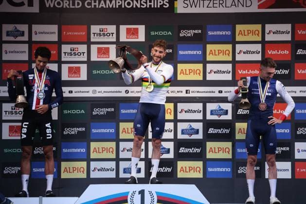 09 09 2025, Zermatt, Valais 2025 UCI Mountain Bike World Championships, Christopher Blevins 2 (USA), Silver, Victor Koretzky 1 (FRA), World Champion and Gold and Mathis Azzaro 3 (FRA), Bronze Medals at the Cross-Country Short Track Elite Men World Championship, WM, Weltmeisterschaft during the award ceremony Zermatt Zermatt Valais Switzerland Copyright: xJustPictures.ch FrancescoxMinghettix jp-en-FrMi-MNG_7588