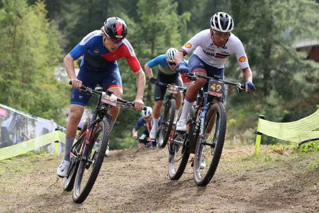 09 09 2025, Zermatt, Valais 2025 UCI Mountain Bike World Championships, Romano Püntener 36 (LIE), Max Greensill 49 (GBR), Edvin Elofsson 44 (SWE) during the Cross-Country Short Track U23 Men Final Zermatt Zermatt Valais Switzerland Copyright: xJustPictures.ch FrancescoxMinghettix jp-en-FrMi-MNG_4883