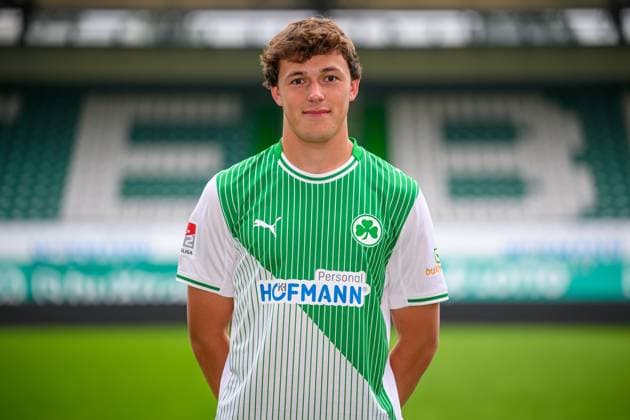 09.09.2025 - SpVgg Greuther Fürth ( Kleeblatt Spielvereinigung ) - 2. Fussball Bundesliga - Saison 2025 2026 - Fototermin Porträttermin Vorstellung Präsentation Pressetermin - - Einzelbild Einzelfoto Portrait Porträt Kopfbild - Lukas Reich (2, SpVgg Greuther Fürth )
