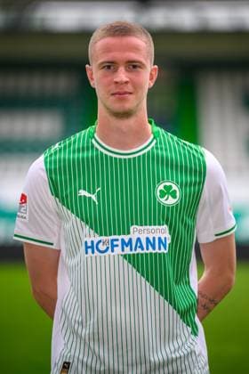 09.09.2025 - SpVgg Greuther Fürth ( Kleeblatt Spielvereinigung ) - 2. Fussball Bundesliga - Saison 2025 2026 - Fototermin Porträttermin Vorstellung Präsentation Pressetermin - - Einzelbild Einzelfoto Portrait Porträt Kopfbild - Brynjar Ingi Bjarnason (25, SpVgg Greuther Fürth )