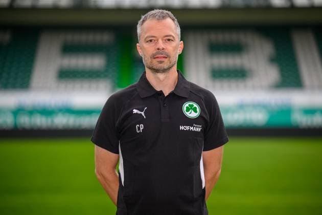 09.09.2025 - SpVgg Greuther Fürth ( Kleeblatt Spielvereinigung ) - 2. Fussball Bundesliga - Saison 2025 2026 - Fototermin Porträttermin Vorstellung Präsentation Pressetermin - - Einzelbild Einzelfoto Portrait Porträt Kopfbild - Christoph Porzelt (Physio SpVgg Greuther Fürth )