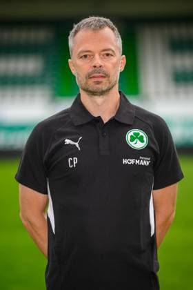 09.09.2025 - SpVgg Greuther Fürth ( Kleeblatt Spielvereinigung ) - 2. Fussball Bundesliga - Saison 2025 2026 - Fototermin Porträttermin Vorstellung Präsentation Pressetermin - - Einzelbild Einzelfoto Portrait Porträt Kopfbild - Christoph Porzelt (Physio SpVgg Greuther Fürth )