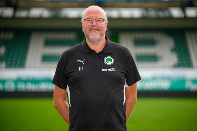 09.09.2025 - SpVgg Greuther Fürth ( Kleeblatt Spielvereinigung ) - 2. Fussball Bundesliga - Saison 2025 2026 - Fototermin Porträttermin Vorstellung Präsentation Pressetermin - - Einzelbild Einzelfoto Portrait Porträt Kopfbild - Dr. Ekkehardt Templer ( Mannschaftsarzt SpVgg Greuther Fürth )