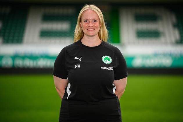 09.09.2025 - SpVgg Greuther Fürth ( Kleeblatt Spielvereinigung ) - 2. Fussball Bundesliga - Saison 2025 2026 - Fototermin Porträttermin Vorstellung Präsentation Pressetermin - - Einzelbild Einzelfoto Portrait Porträt Kopfbild - Mareike Ahlborn ( Teammanagement SpVgg Greuther Fürth )