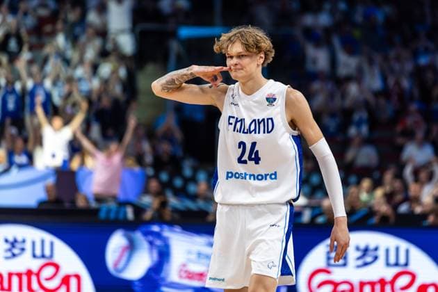 LAT, Eurobasket 205, Basketball Europameisterschaft, Viertelfinale, Finnland-Georgien 10.09.2025, Riga Arena, Riga, LAT, Eurobasket 205, Basketball Europameisterschaft, Viertelfinale, Finnland-Georgien Miikka Muurinen (Finnland, No 24) jubelt  Foto Alexander Trienitz Riga Riga Arena Riga Lettland