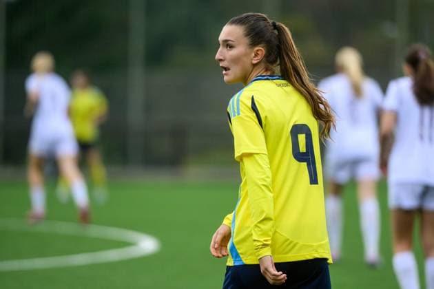 250910 Sveriges Rona Krasniqi under F16-landskampen i fotboll mellan Sverige och Norge den 10 september 2025 i Örnsköldsvik. Copyright: JONASxFORSBERG BB250910BB218