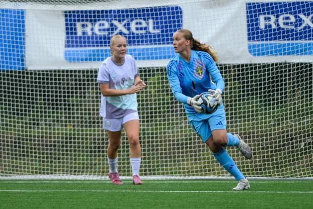 250910 Sveriges malvakt Hanna Karlsson under F16-landskampen i fotboll mellan Sverige och Norge den 10 september 2025 i Örnsköldsvik. Copyright: JONASxFORSBERG BB250910BB223