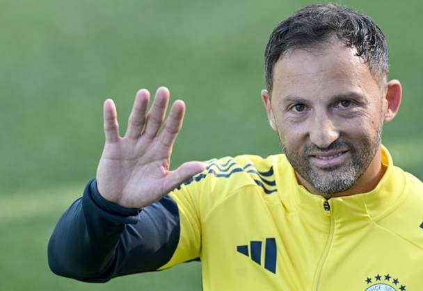 Ahead of Turkish Super Lig match between Fenerbahce v Trabzonspor ISTANBUL, TURKIYE - SEPTEMBER 10: Fenerbahce s new head coach Domenico Tedesco leads a training session ahead of Turkish Super Lig Week 5 match against Trabzonspor, Istanbul, Turkiye on September 10, 2025. Ali Atmaca Anadolu Istanbul Turkey. Editorial use only. Please get in touch for any other usage.  Copyright: x2025xAnadoluxAlixAtmacax