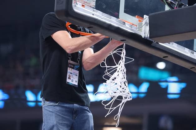 GERMANY vs SLOVENIA CHANGING NET, basketball player of Slovenia during the European Championships match against Germany, at Xiaomi Arena Riga. Riga, 10.09.2025. photo: Ivica Veselinov MN Press Photo BASKETBALL, FIBA, EUROBASKET, GERMANY, SLOVENIA Riga Arena Riga Latvia Copyright: xMNxPressxPhotox