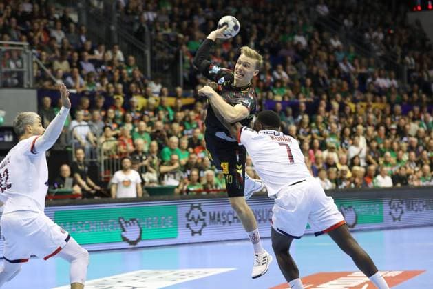 10.09.2025, xtgx, Handball, EHF Champions League, SC Magdeburg - Paris Saint Germain v.l. Gisli Thorgeir Kristjansson (Magdeburg, 10) wirft Tor, Torschuetze, erzielt Tor, Treffer, scores the goal Magdeubrg