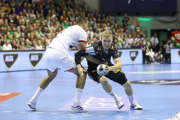 10.09.2025, xtgx, Handball, EHF Champions League, SC Magdeburg - Paris Saint Germain v.l. Mateo Maras (Paris, 2), Gisli Thorgeir Kristjansson (Magdeburg, 10) Zweikampf, Duell, Kampf, tackle Magdeubrg