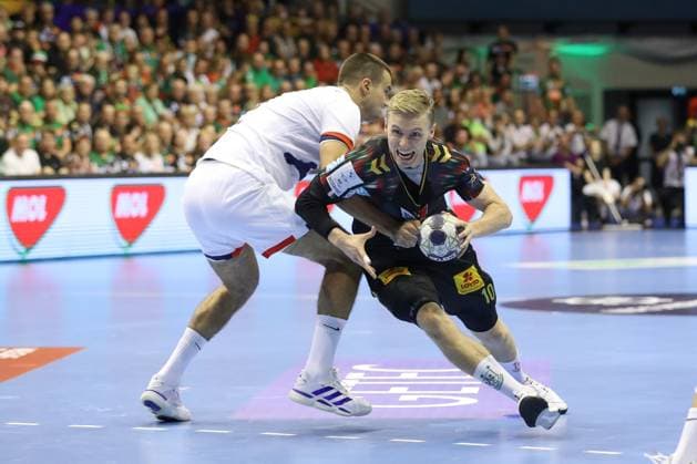10.09.2025, xtgx, Handball, EHF Champions League, SC Magdeburg - Paris Saint Germain v.l. Mateo Maras (Paris, 2), Gisli Thorgeir Kristjansson (Magdeburg, 10) Zweikampf, Duell, Kampf, tackle Magdeubrg