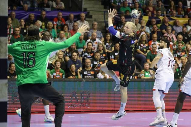 10.09.2025, xtgx, Handball, EHF Champions League, SC Magdeburg - Paris Saint Germain v.l. Magnus Saugstrup (Magdeburg, 23) wirft Tor, Torschuetze, erzielt Tor, Treffer, scores the goal Magdeubrg