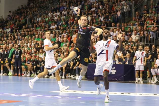 10.09.2025, xgox, Handball, EHF Champions League, SC Magdeburg - Paris Saint Germain v.l. Felix Claar (Magdeburg, 7) wirft Tor, Torschuetze, erzielt Tor, Treffer, scores the goal Magdeburg