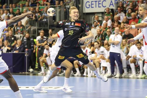 10.09.2025, xgox, Handball, EHF Champions League, SC Magdeburg - Paris Saint Germain v.l. Gisli Thorgeir Kristjansson (Magdeburg, 10) wirft Tor, Torschuetze, erzielt Tor, Treffer, scores the goal Magdeburg
