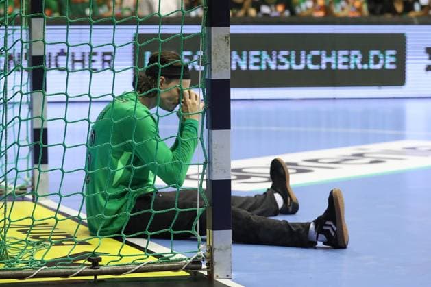 10.09.2025, xtgx, Handball, EHF Champions League, SC Magdeburg - Paris Saint Germain v.l. Jannick Green (Paris, 16) enttaeuscht, schaut enttaeuscht, niedergeschlagen, disappointed Magdeubrg