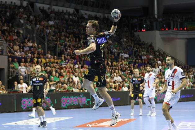 10.09.2025, xtgx, Handball, EHF Champions League, SC Magdeburg - Paris Saint Germain v.l. Felix Claar (Magdeburg, 7) wirft Tor, Torschuetze, erzielt Tor, Treffer, scores the goal Magdeubrg