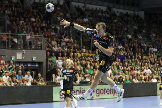 10.09.2025, xtgx, Handball, EHF Champions League, SC Magdeburg - Paris Saint Germain v.l. Felix Claar (Magdeburg, 7) wirft Tor, Torschuetze, erzielt Tor, Treffer, scores the goal Magdeubrg