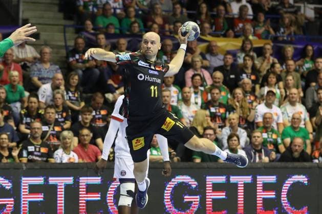 10.09.2025, xtgx, Handball, EHF Champions League, SC Magdeburg - Paris Saint Germain v.l. Daniel Pettersson (Magdeburg, 11) wirft Tor, Torschuetze, erzielt Tor, Treffer, scores the goal Magdeubrg