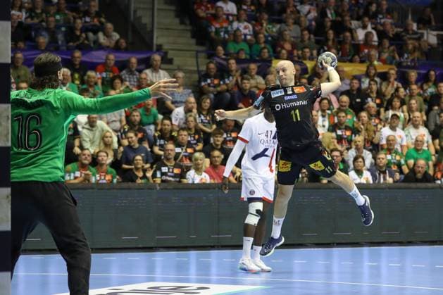 10.09.2025, xtgx, Handball, EHF Champions League, SC Magdeburg - Paris Saint Germain v.l. Daniel Pettersson (Magdeburg, 11) wirft Tor, Torschuetze, erzielt Tor, Treffer, scores the goal Magdeubrg