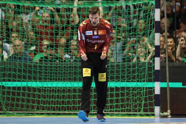 10.09.2025, xtgx, Handball, EHF Champions League, SC Magdeburg - Paris Saint Germain v.l. Sergey Hernandez Ferrer (Magdeburg, 1) Jubelt ueber gehaltenen Ball, abgewehrt, gehalten, Torhueter Magdeubrg
