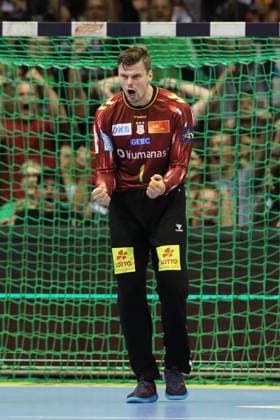 10.09.2025, xtgx, Handball, EHF Champions League, SC Magdeburg - Paris Saint Germain v.l. Sergey Hernandez Ferrer (Magdeburg, 1) Jubelt ueber gehaltenen Ball, abgewehrt, gehalten, Torhueter Magdeubrg