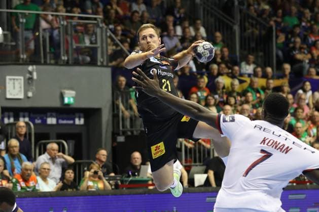 10.09.2025, xtgx, Handball, EHF Champions League, SC Magdeburg - Paris Saint Germain v.l. Albin Lagergren (Magdeburg, 21) wirft Tor, Torschuetze, erzielt Tor, Treffer, scores the goal Magdeubrg