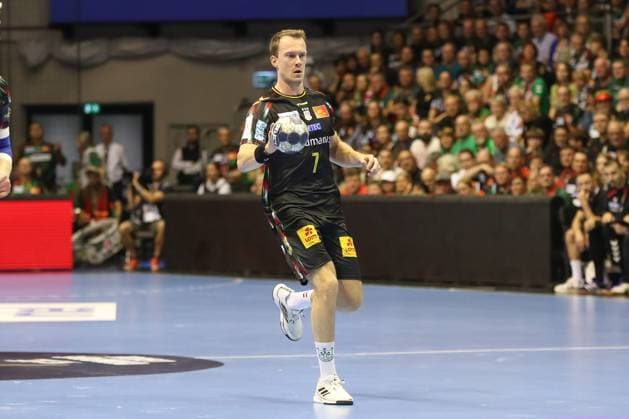10.09.2025, xgox, Handball, EHF Champions League, SC Magdeburg - Paris Saint Germain v.l. Felix Claar (Magdeburg, 7) am Ball, plays the ball Magdeburg